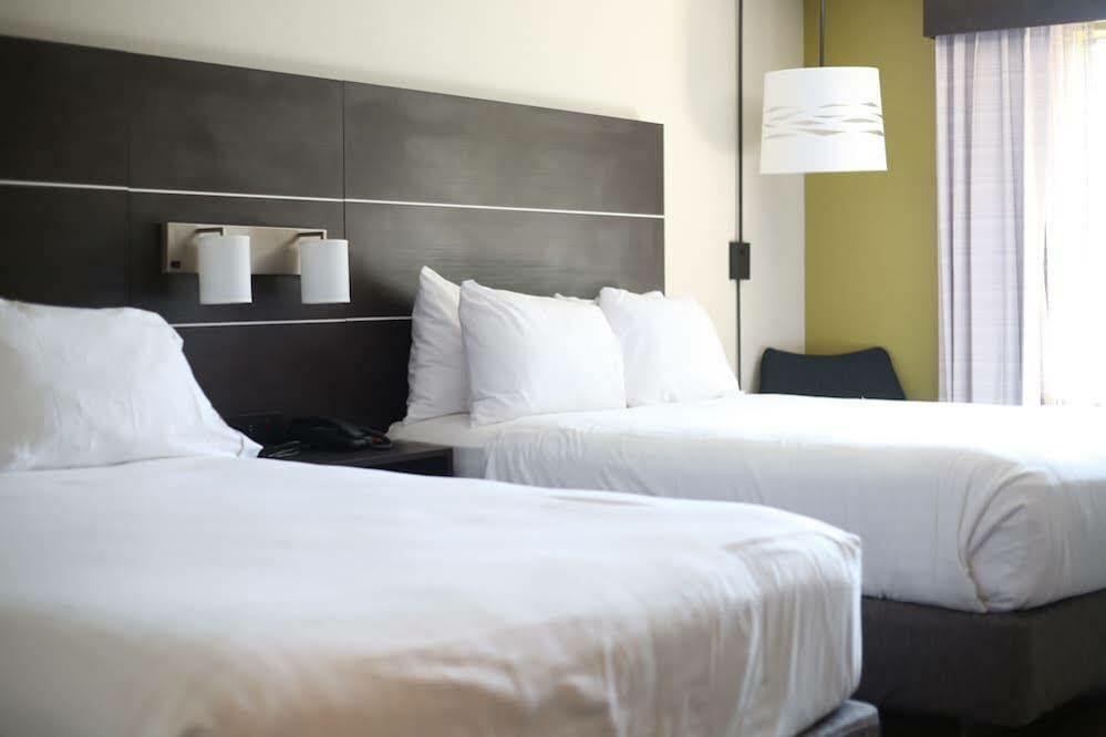 Holiday Inn Express Great Barrington By Ihg Exterior foto